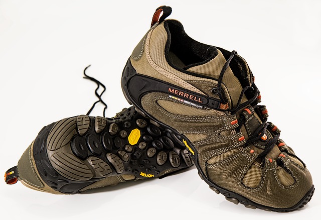 green climbing shoes image